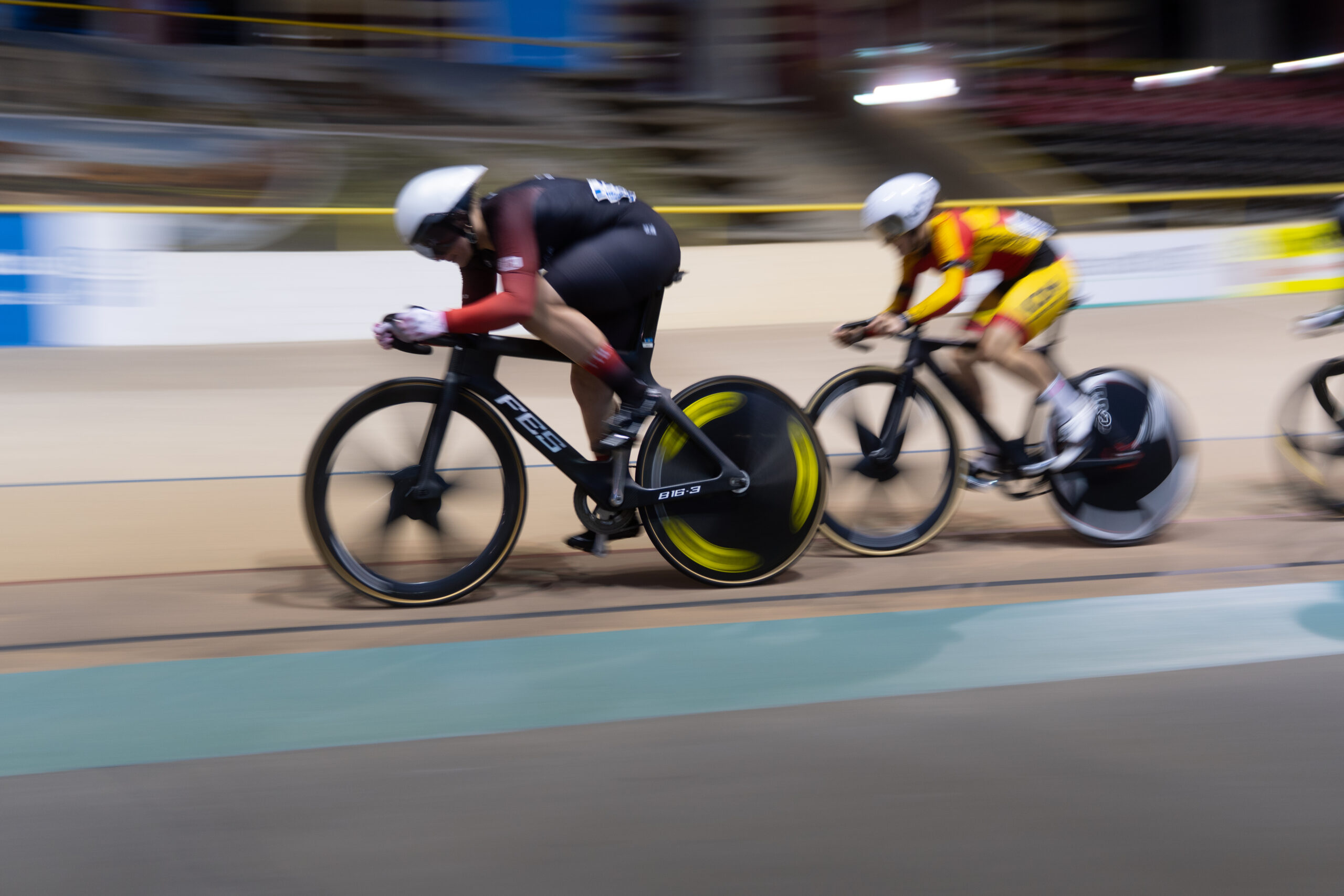 bahnrad-nachwuchsliga-sprint-rennen-indoor-velodrom