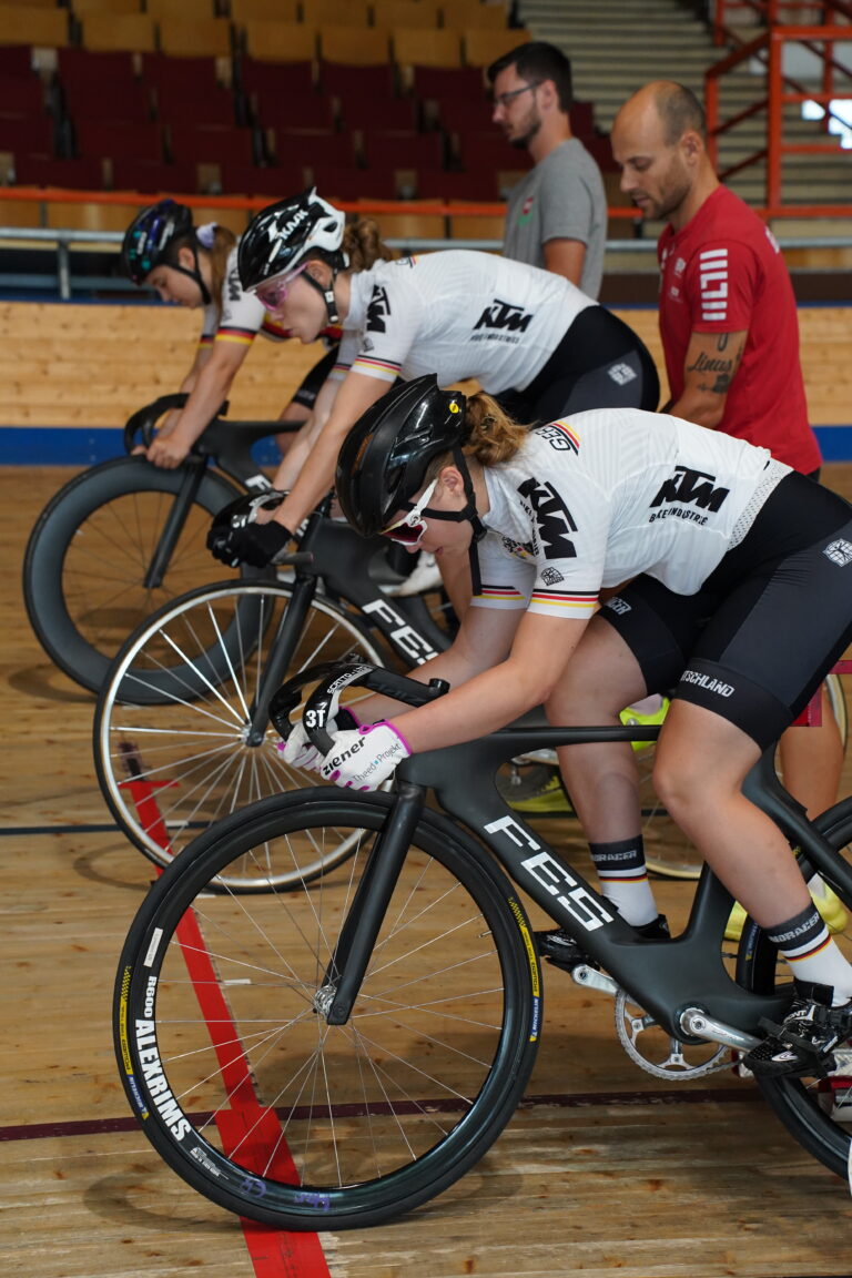 bahnrad-team-deutschland-steilkurve-indoor-velodrom