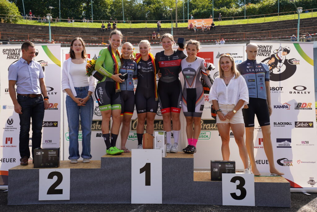siegerehrung-maedchen-nachwuchs-bahnrad-liga